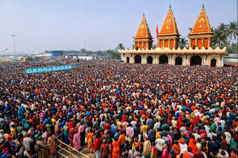 Crowd of pilgrims waiting in queues at Kapil Muni Temple in Gangasagar during Makar Sankranti Mela